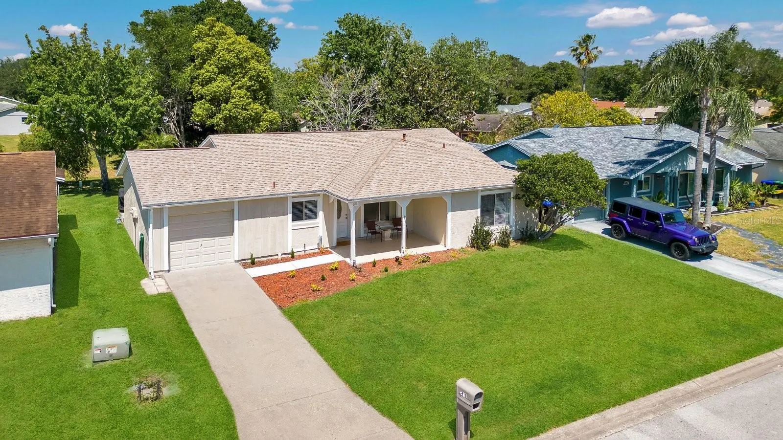 4813 LORETTA LN