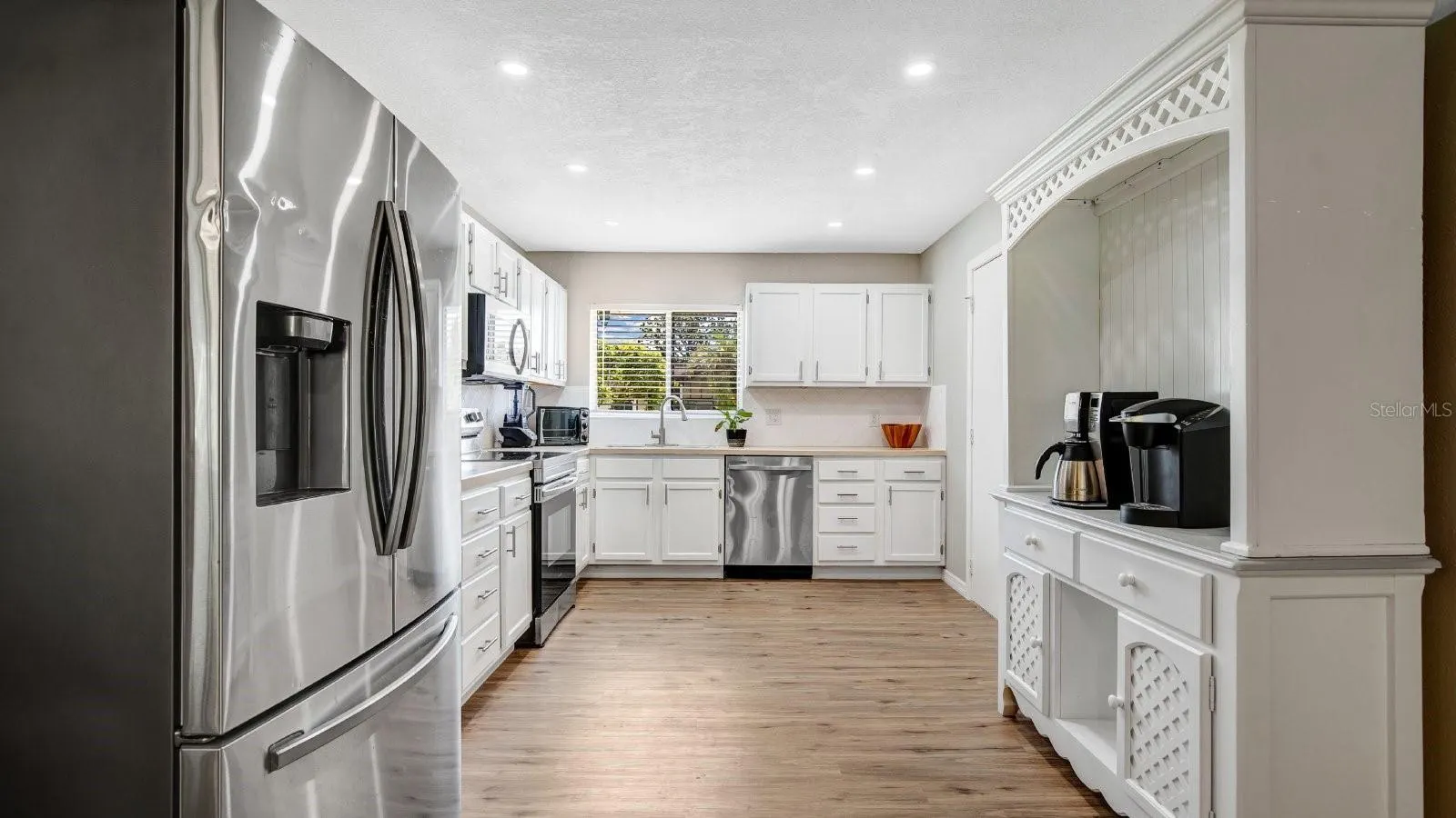 4813 LORETTA LN