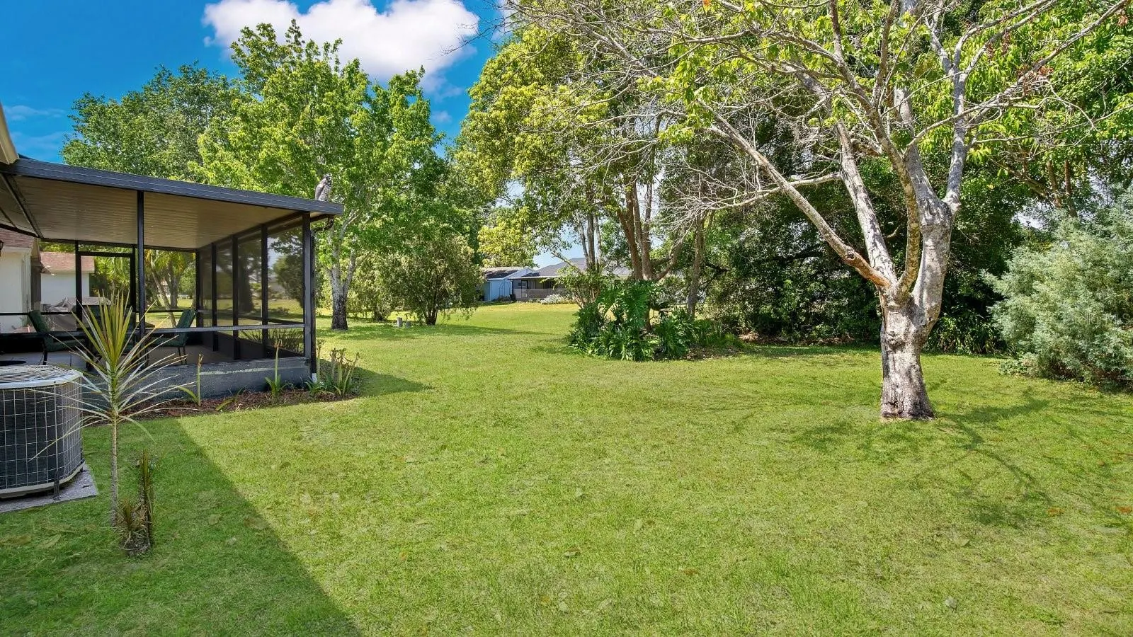 4813 LORETTA LN