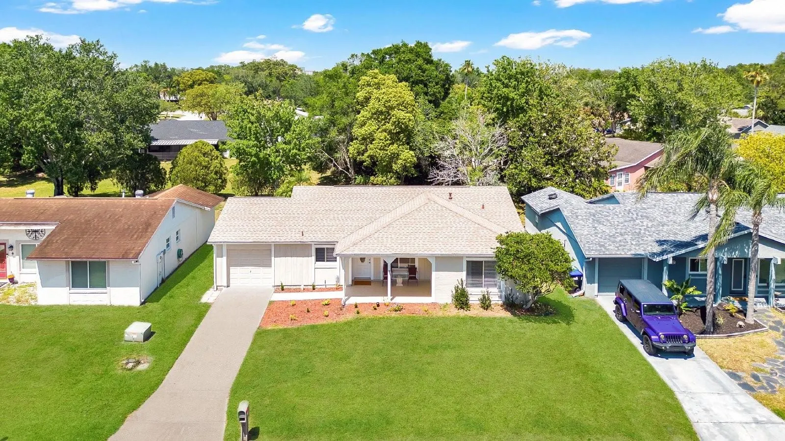 4813 LORETTA LN