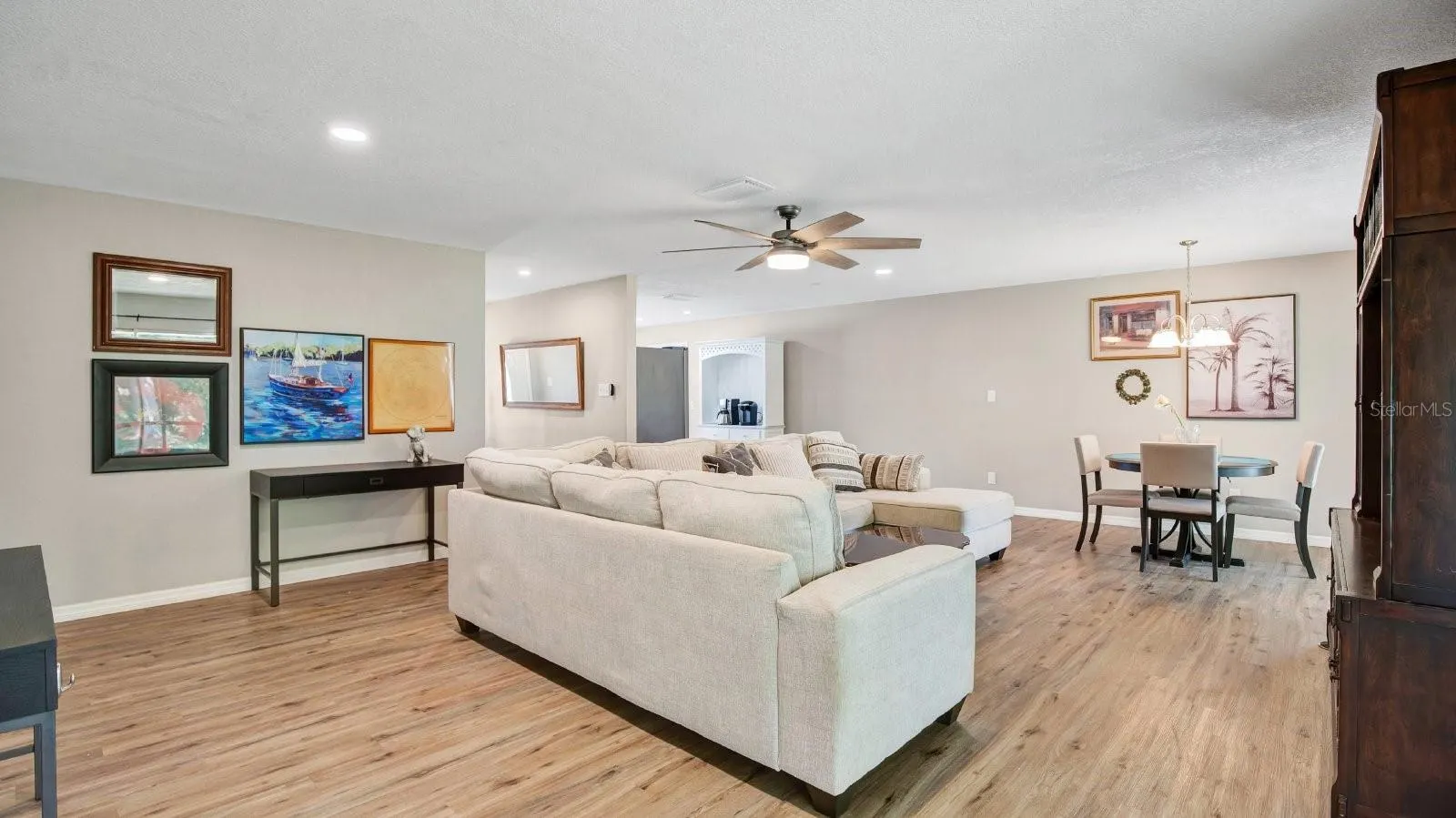 4813 LORETTA LN