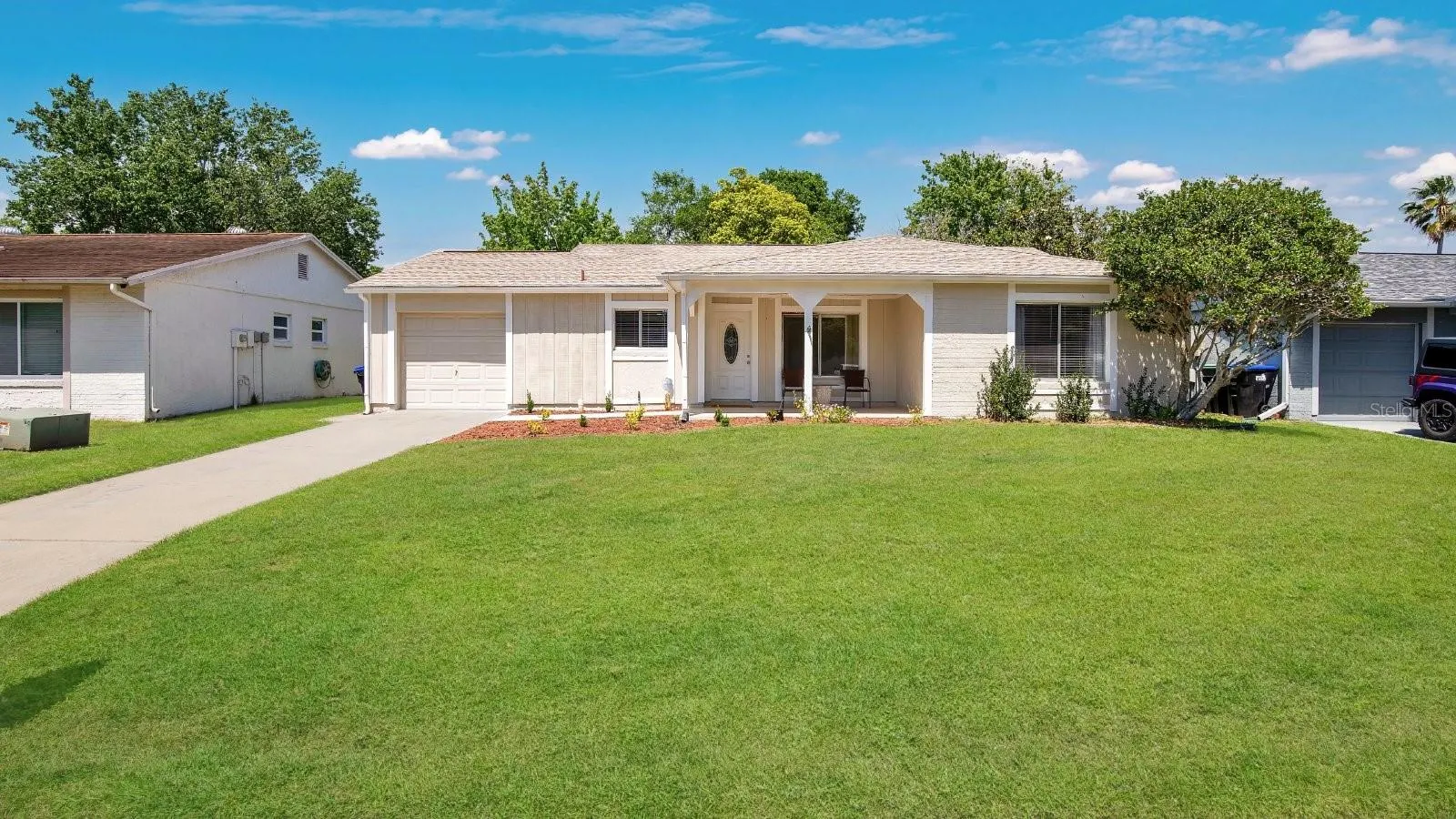 4813 LORETTA LN