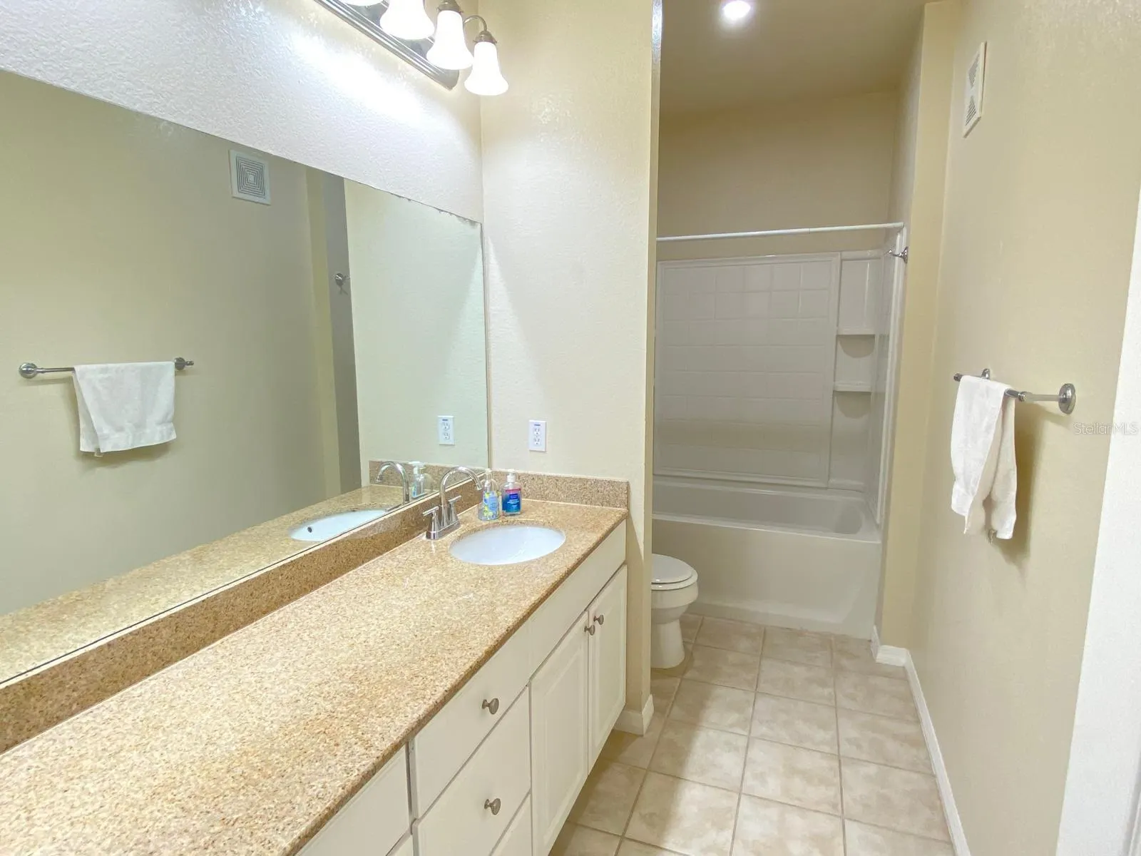 130 SOUTHERN PECAN CIR #201, #201
