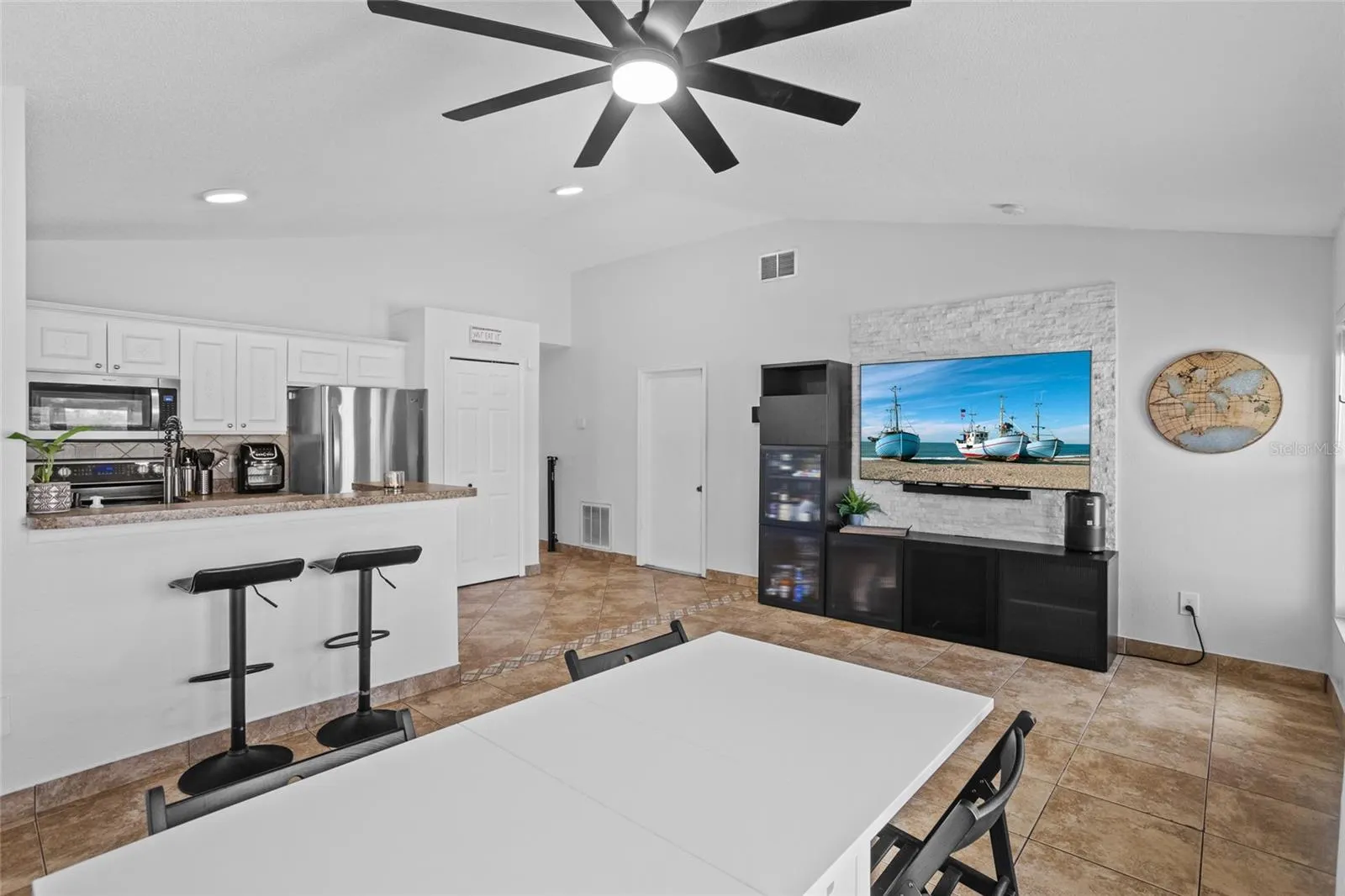 2239 SANTA LUCIA ST