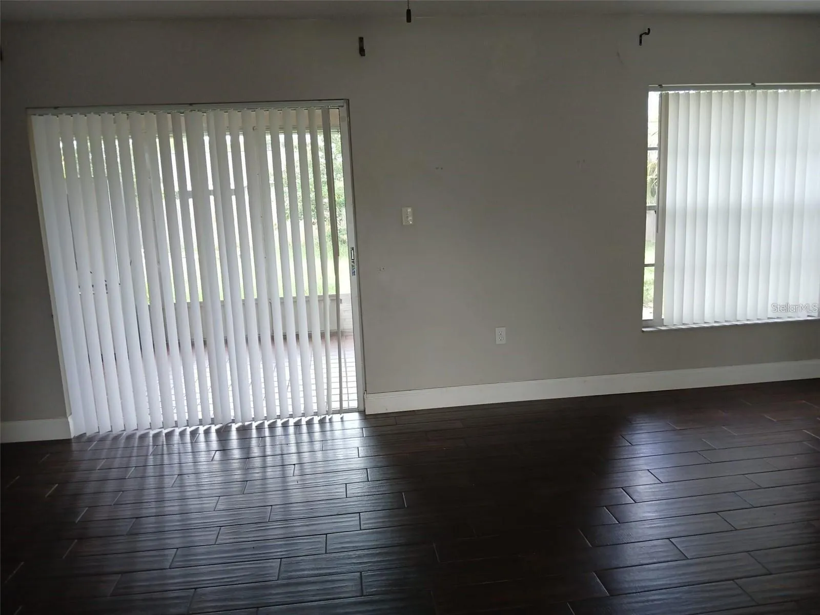 21 SANDALWOOD DR