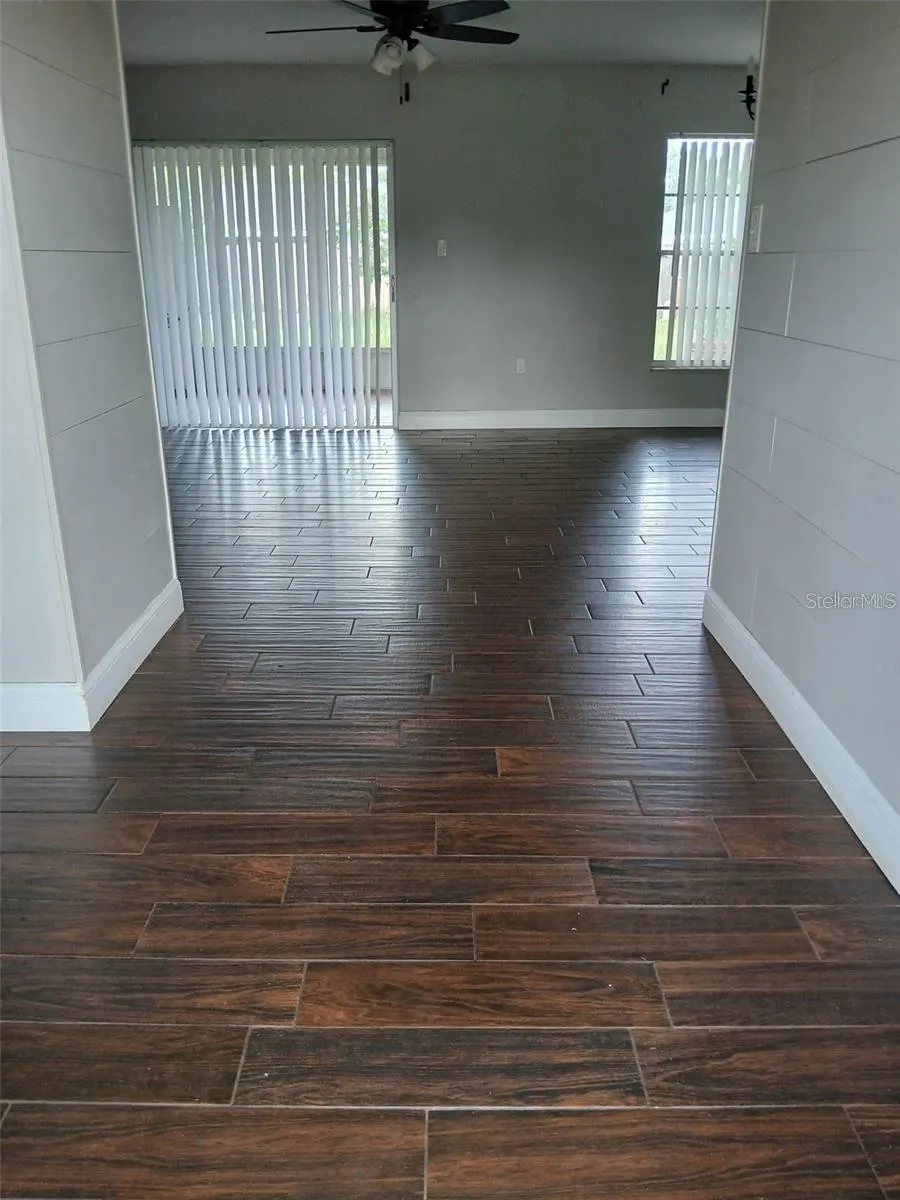 21 SANDALWOOD DR