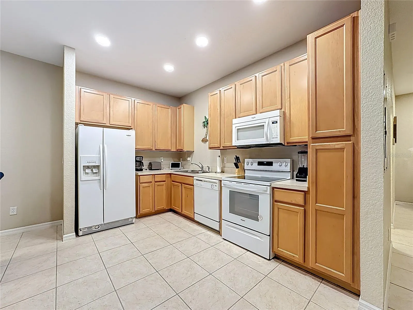 2412 CARAVELLE CIR