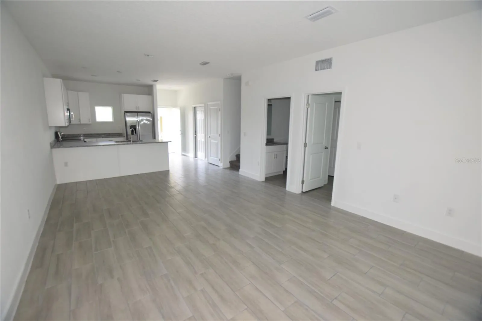 460 LAKE SHORE PKWY