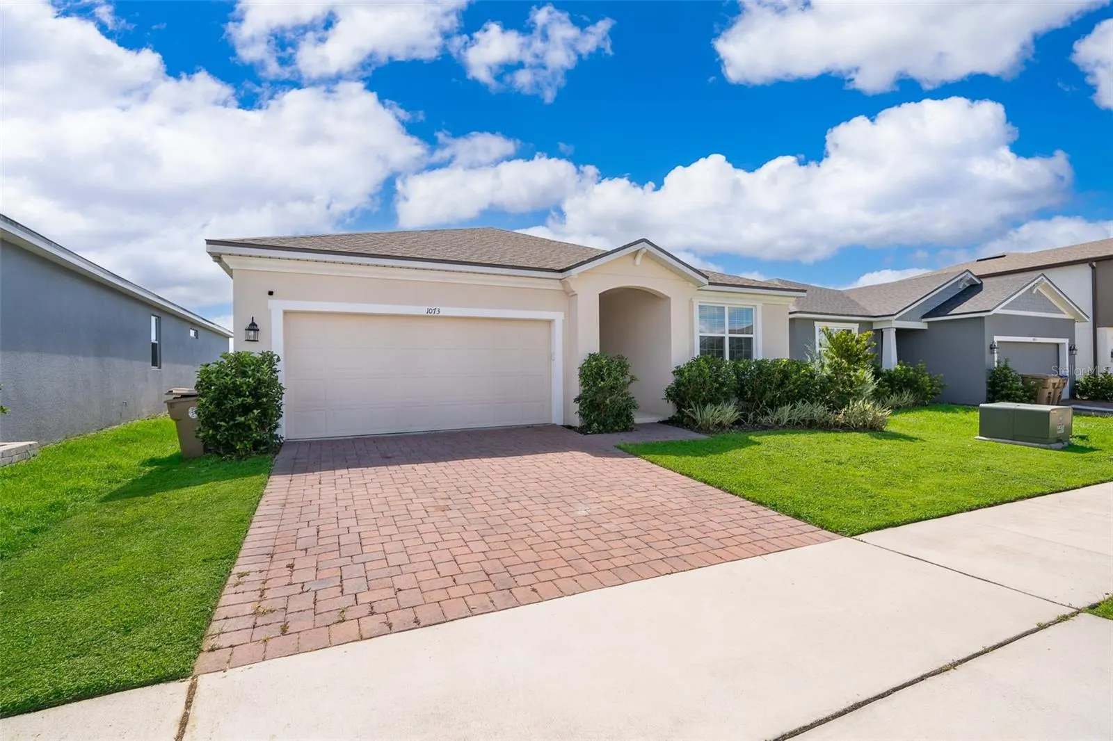 1073 TURQUOISE WAVES CV