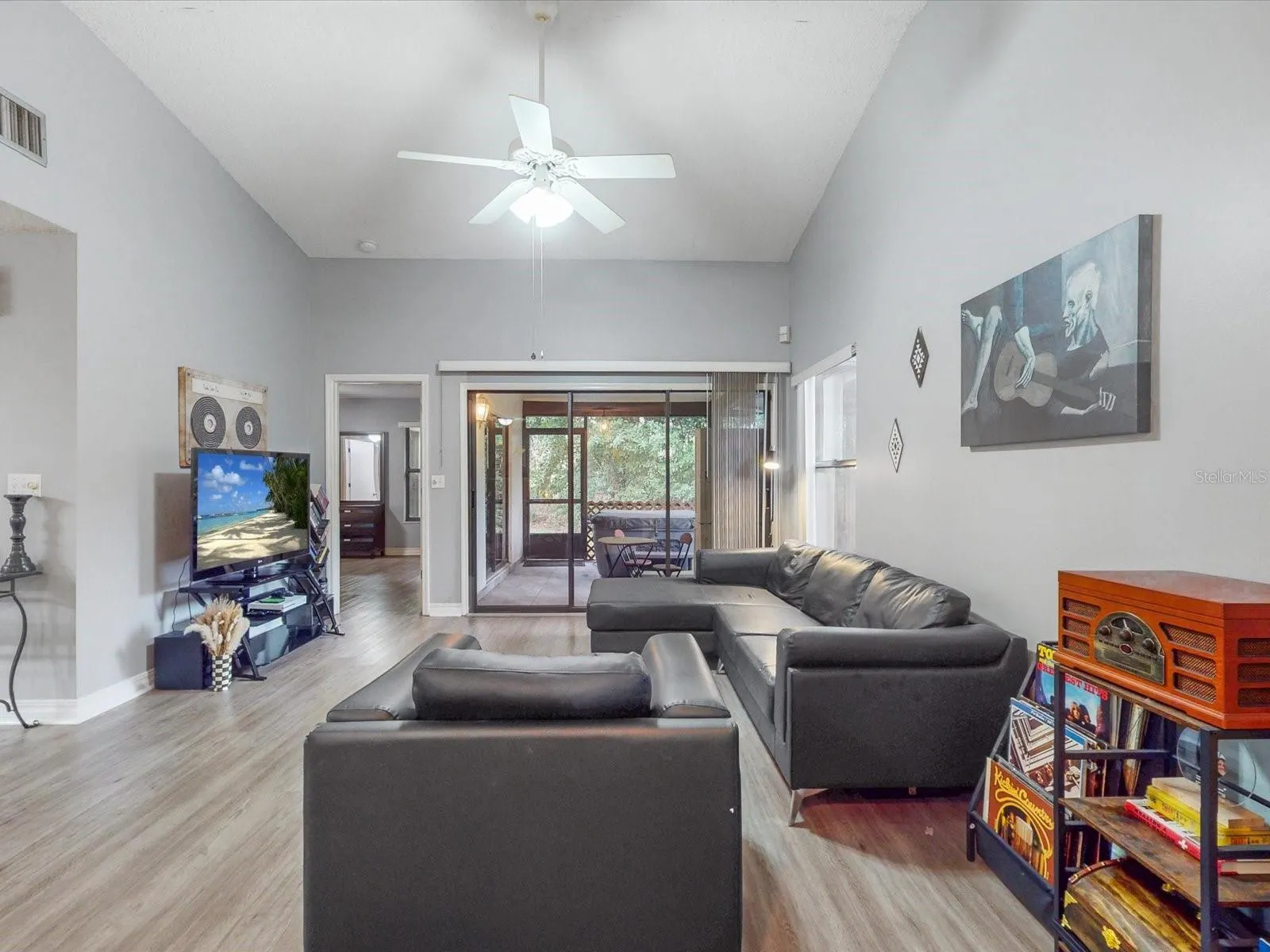 157 COVENTRY CIR