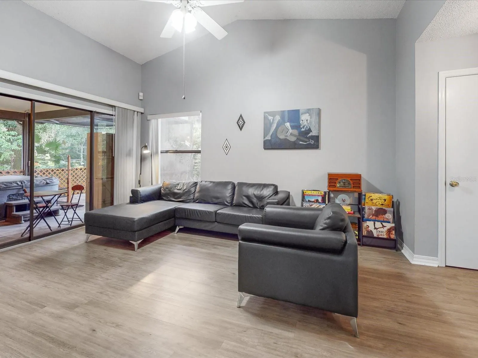 157 COVENTRY CIR