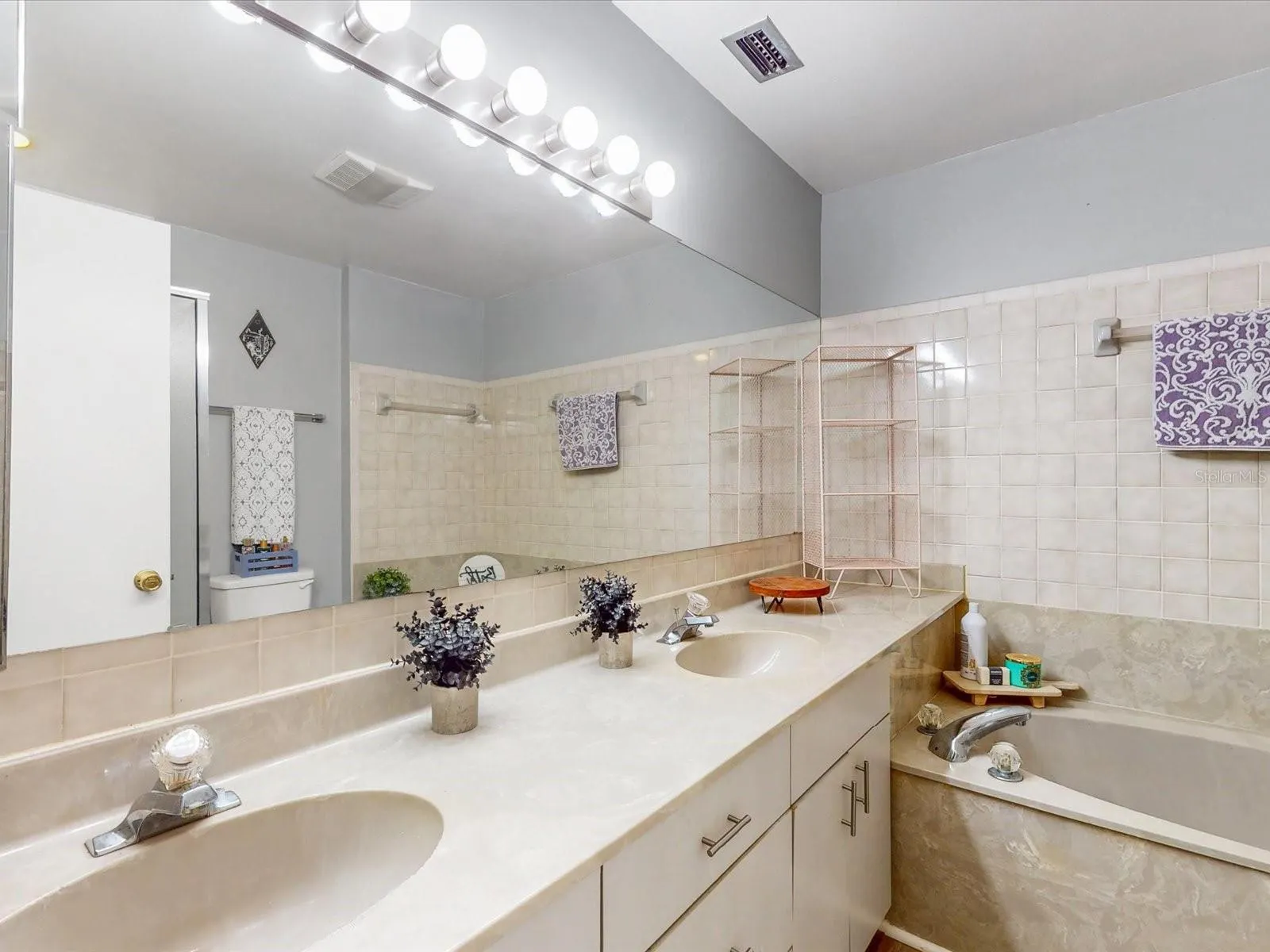 157 COVENTRY CIR