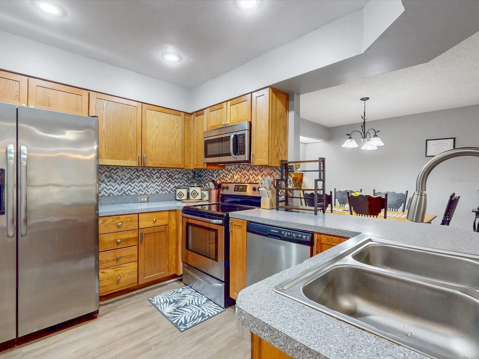 157 COVENTRY CIR