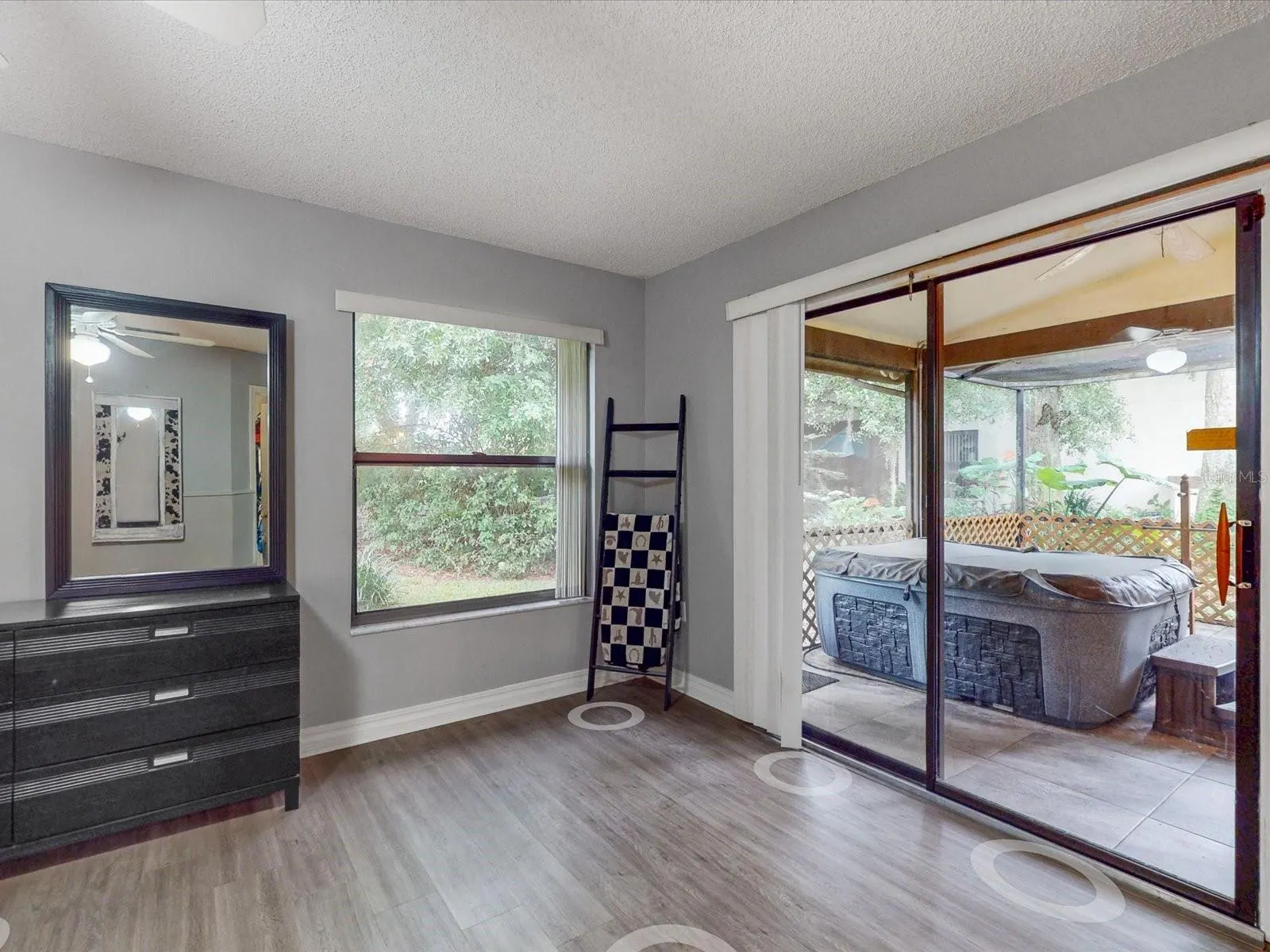 157 COVENTRY CIR