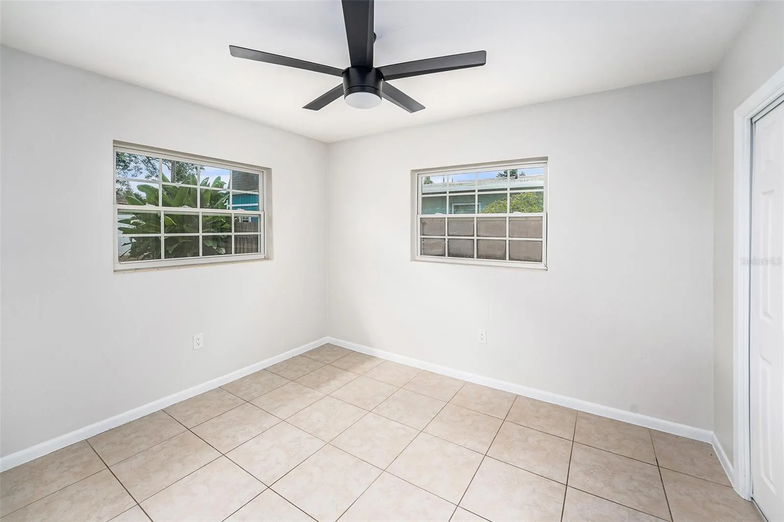 15 S NIMBUS AVE