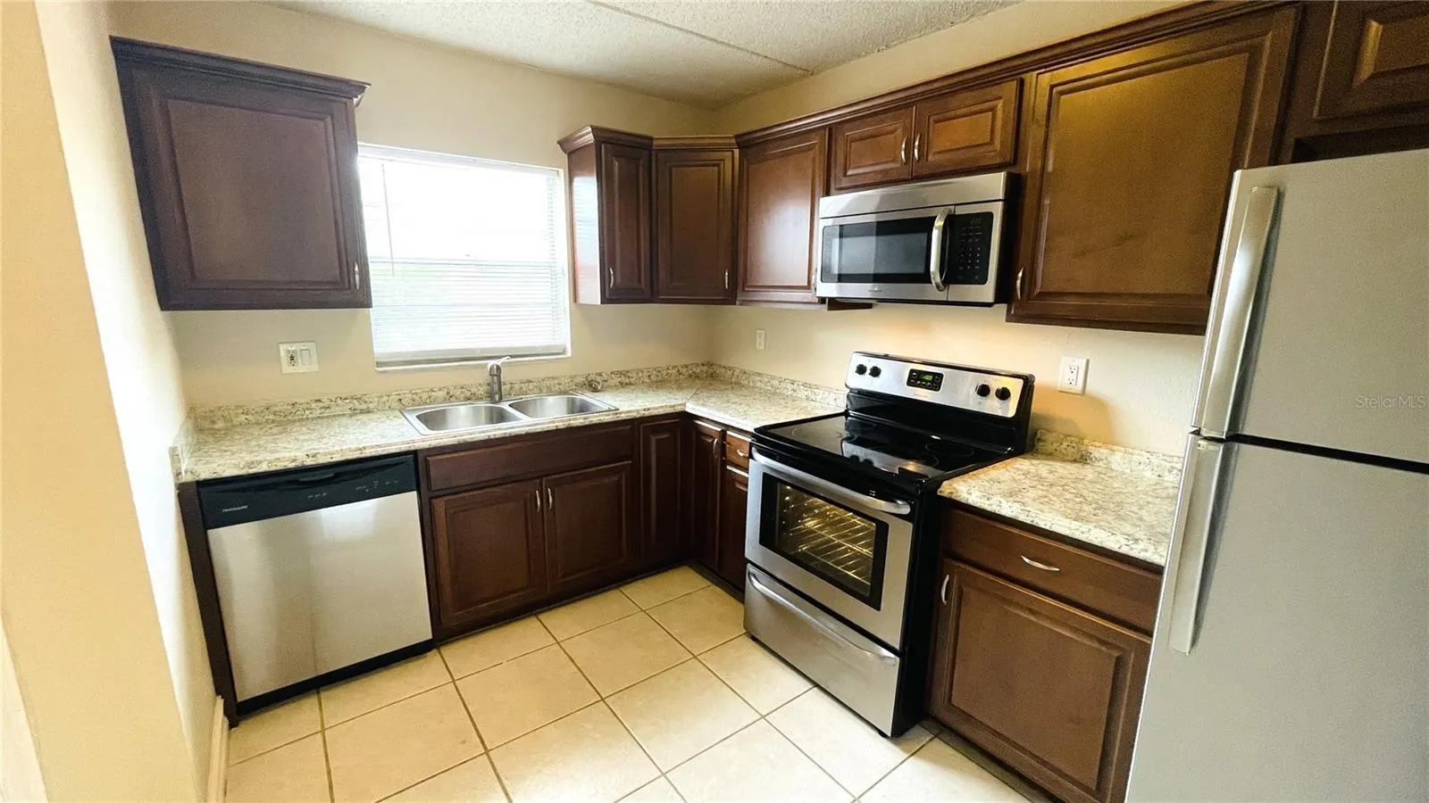 2860 SOMERSET PARK DR #203, #203