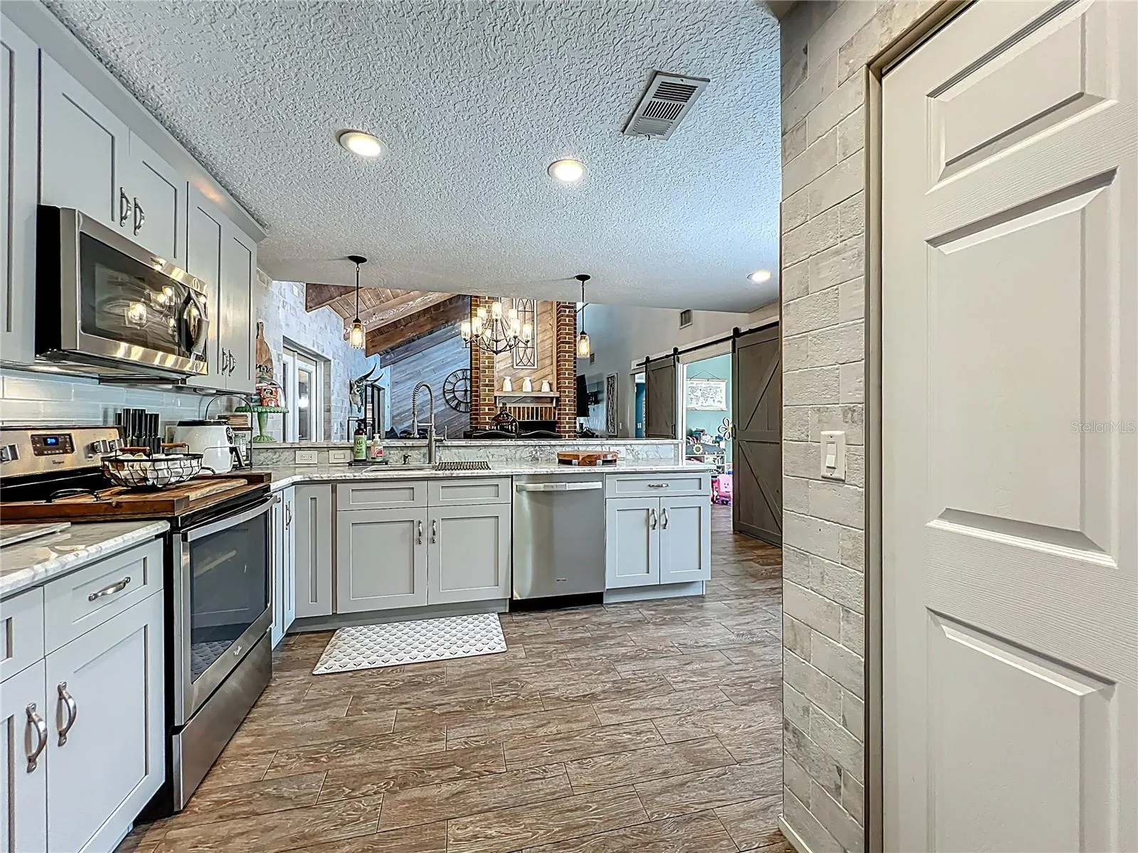 915 CYPRESSWOOD CT