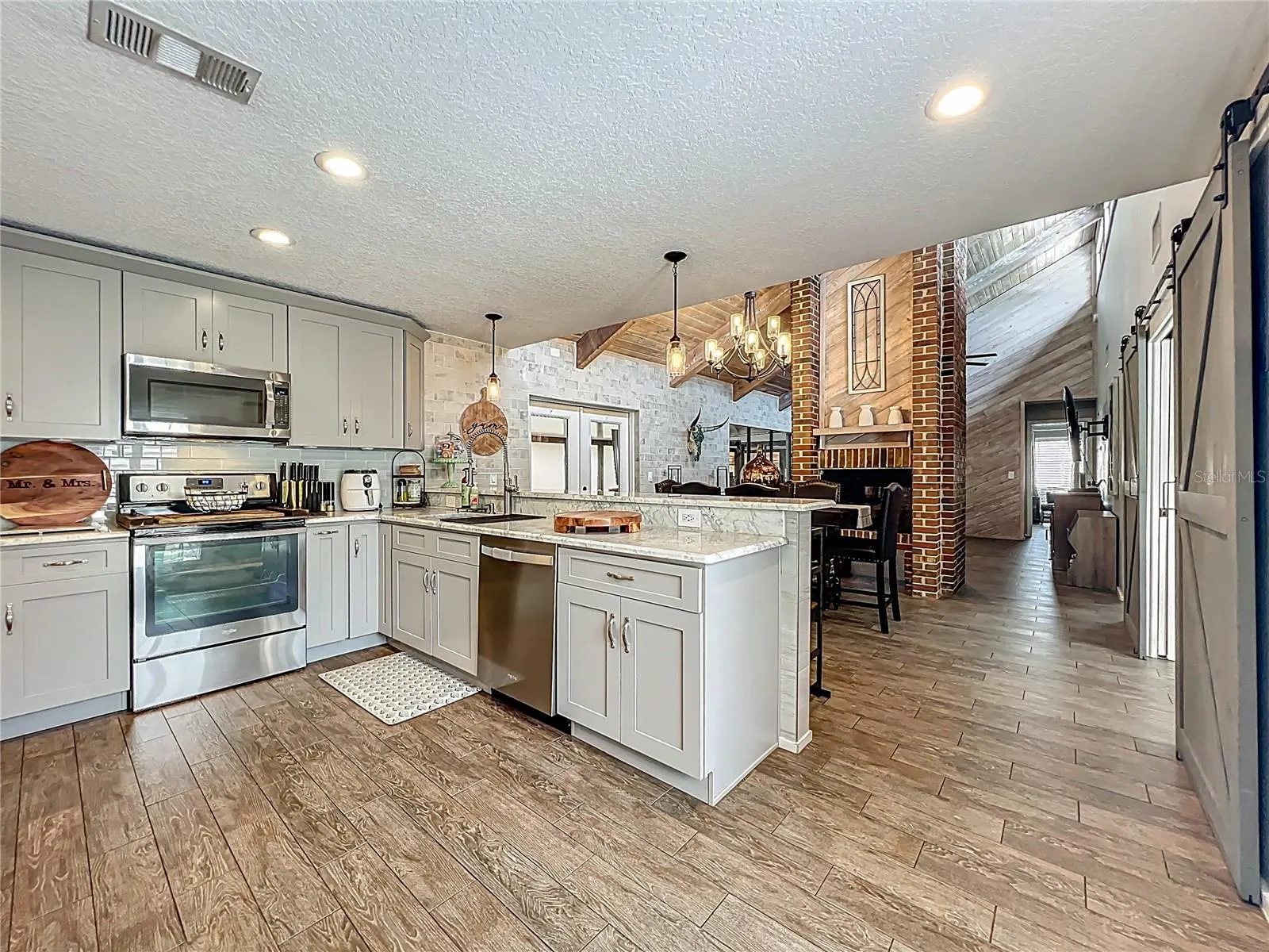 915 CYPRESSWOOD CT