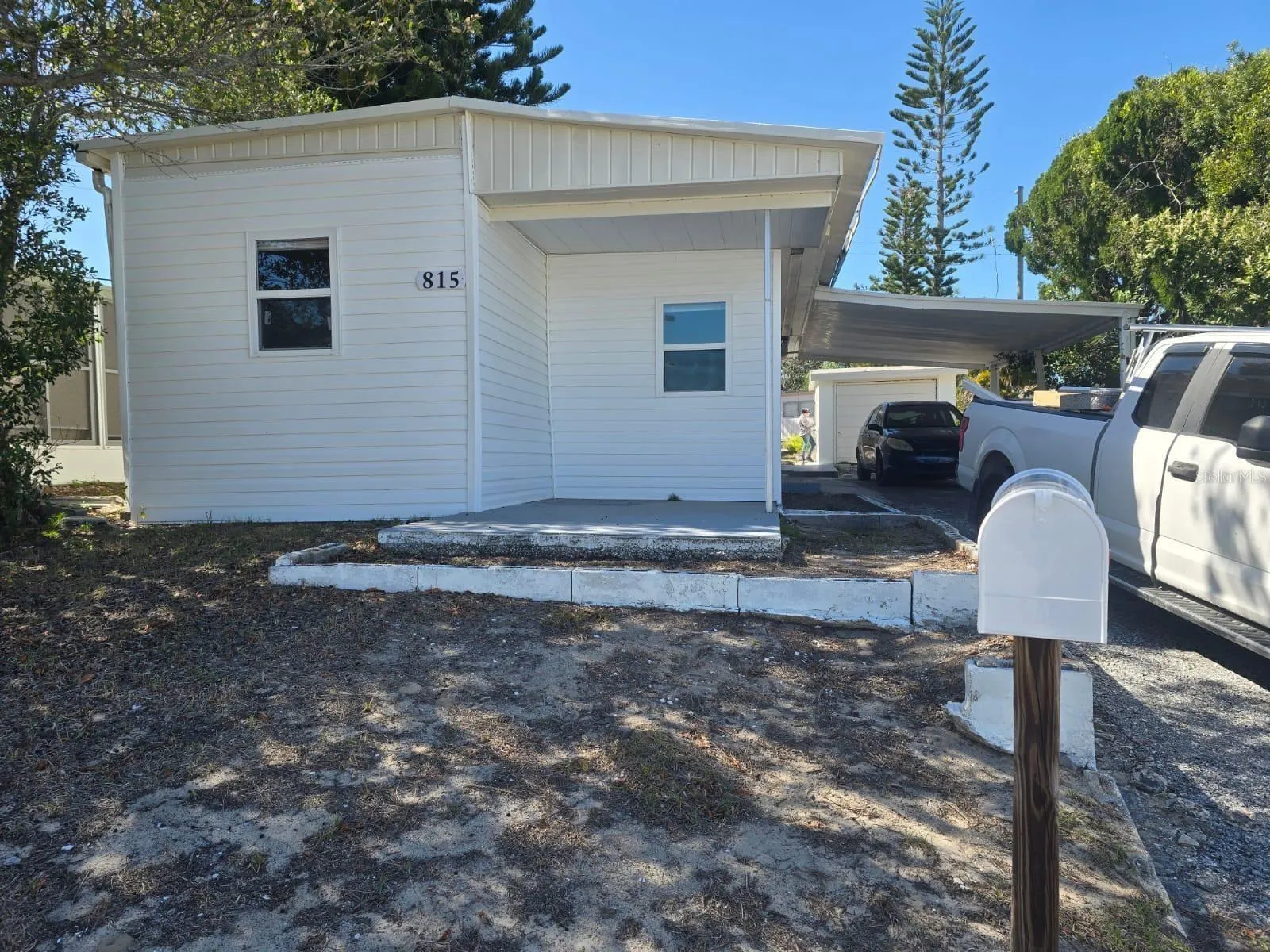 815 ST CHARLES DR