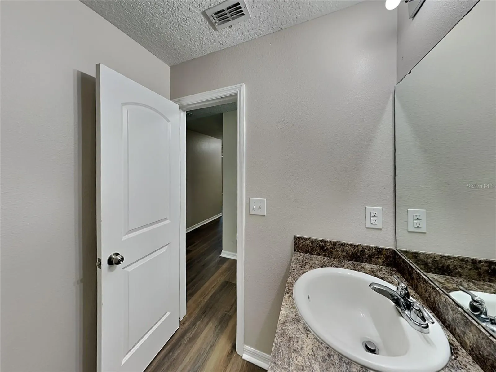 275 ELM CT