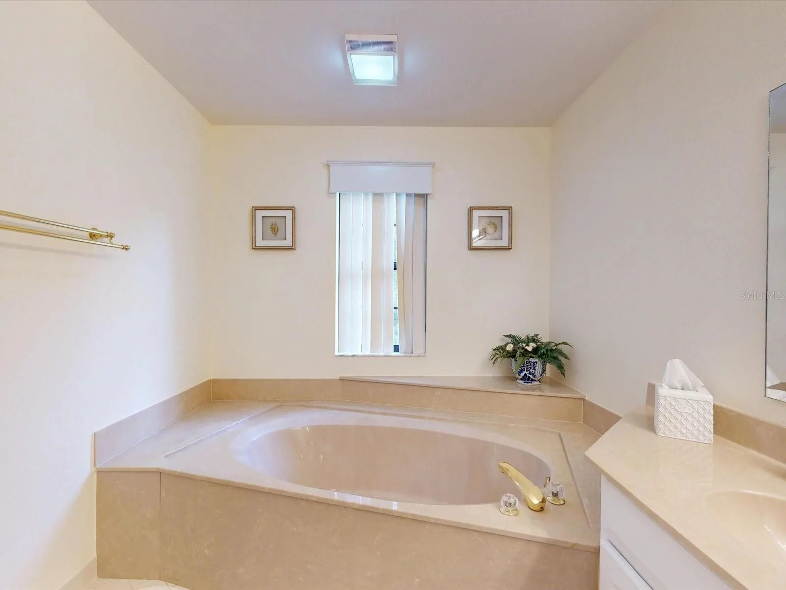 153 STRATFORD CT