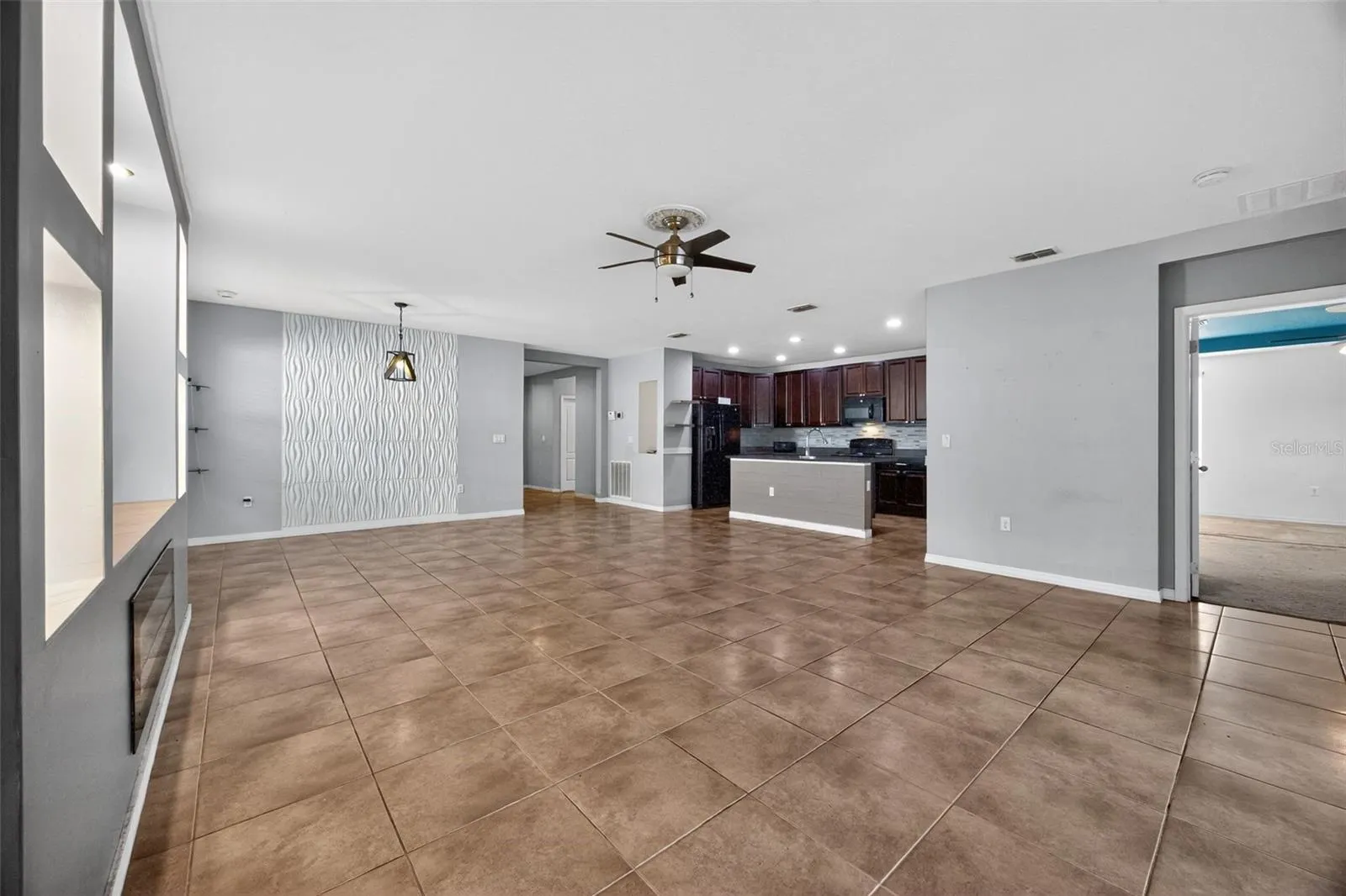 915 REVERE AVE