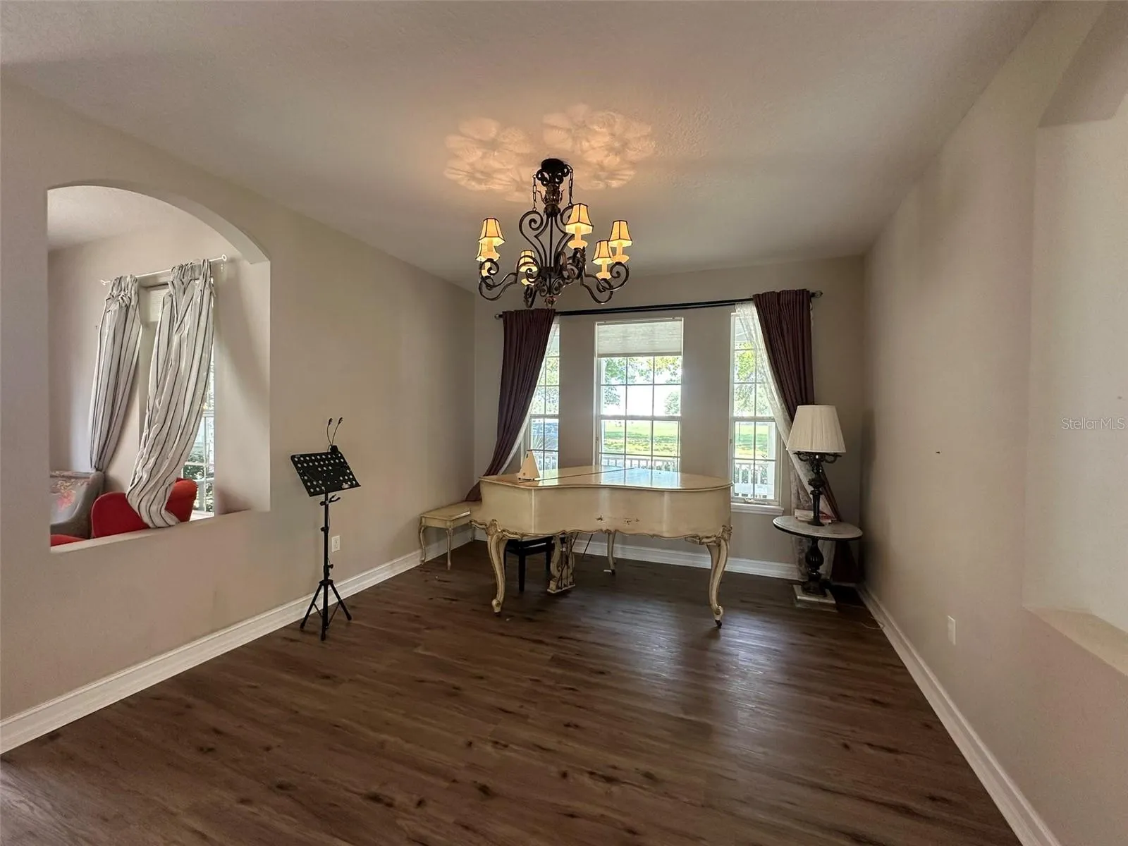 6979 BLUESTEM RD
