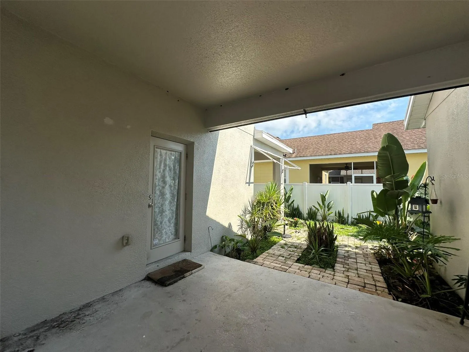 6979 BLUESTEM RD