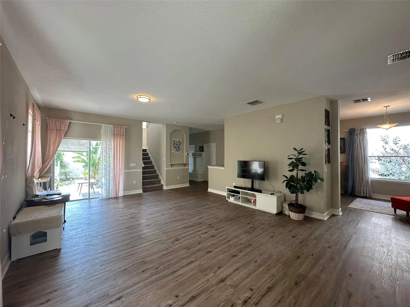 6979 BLUESTEM RD