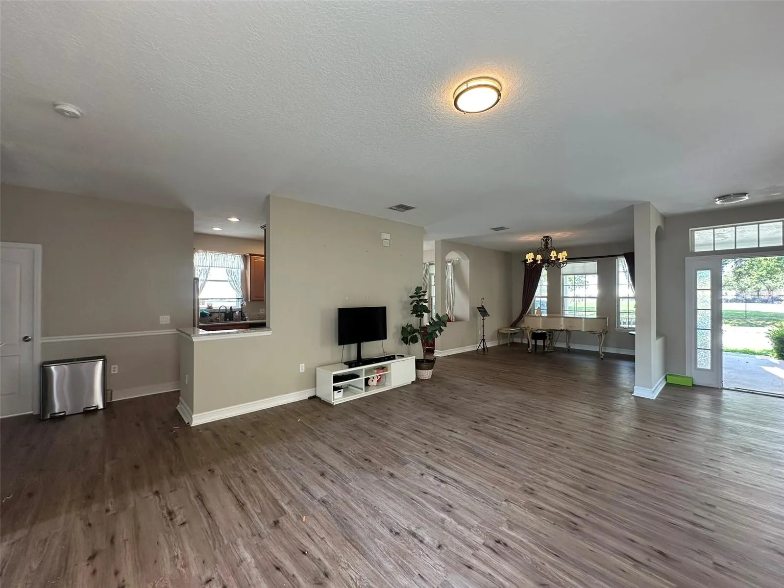 6979 BLUESTEM RD