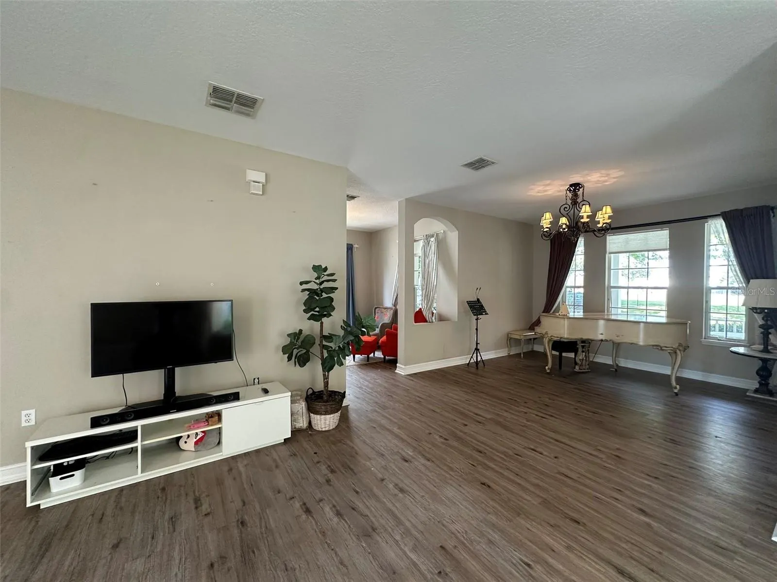 6979 BLUESTEM RD
