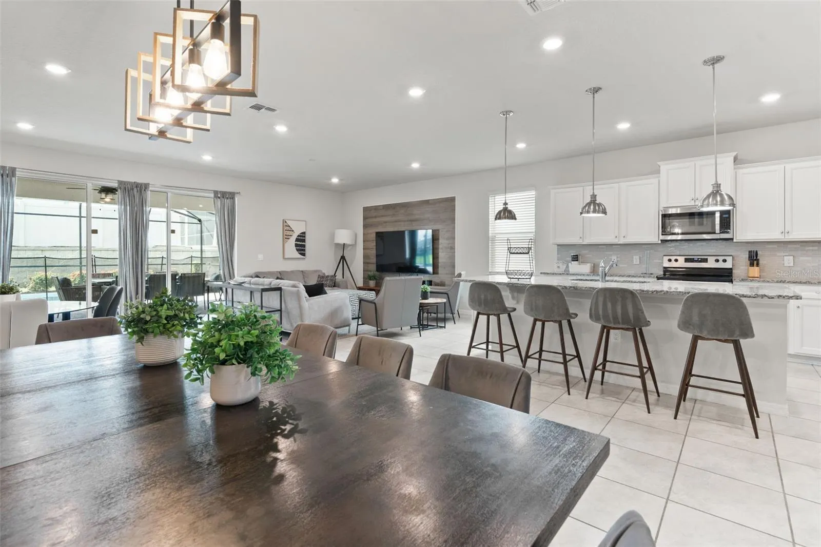 2070 LELANI CIR