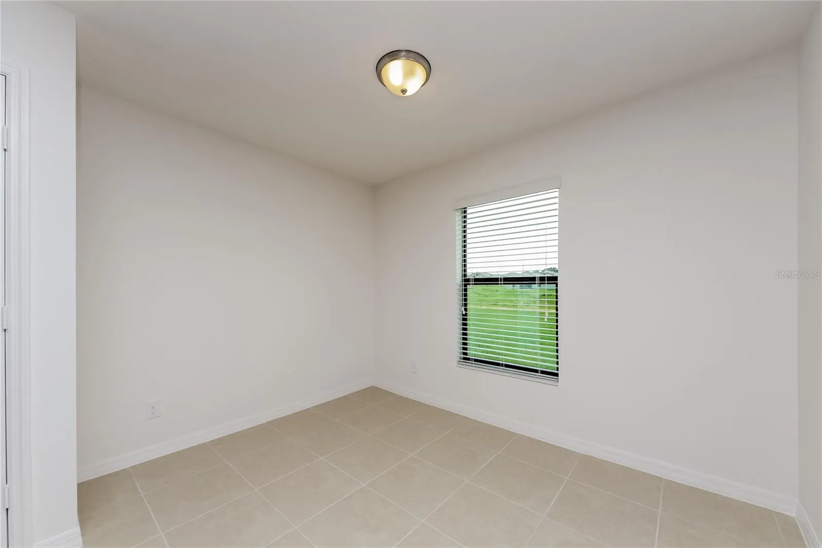 1467 SWAN LAKE CIR