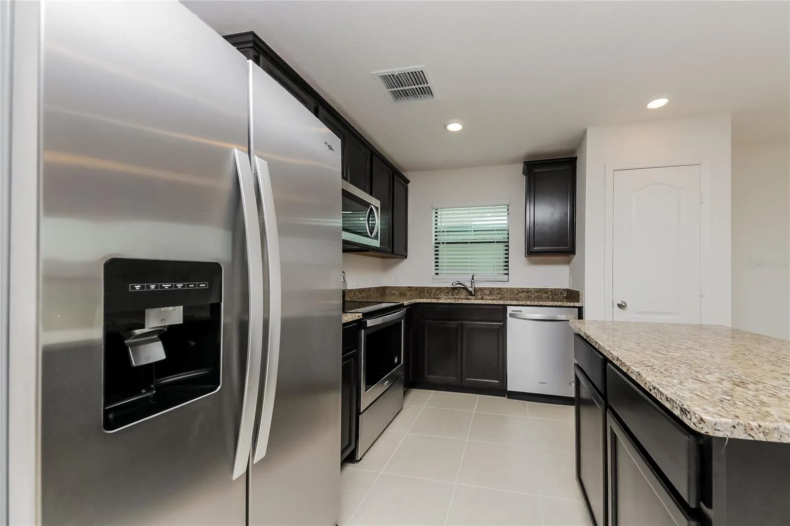 1467 SWAN LAKE CIR