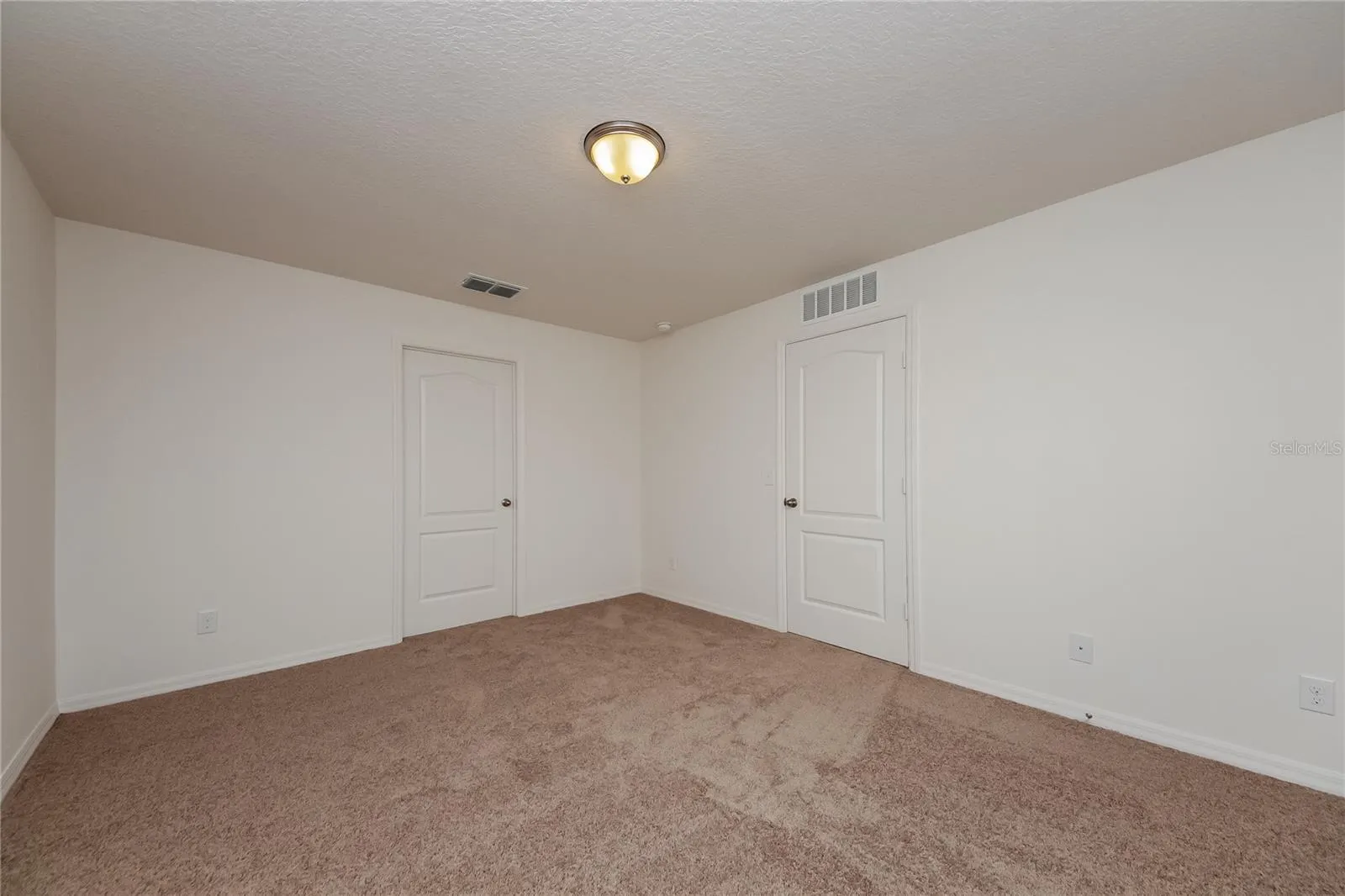 1467 SWAN LAKE CIR
