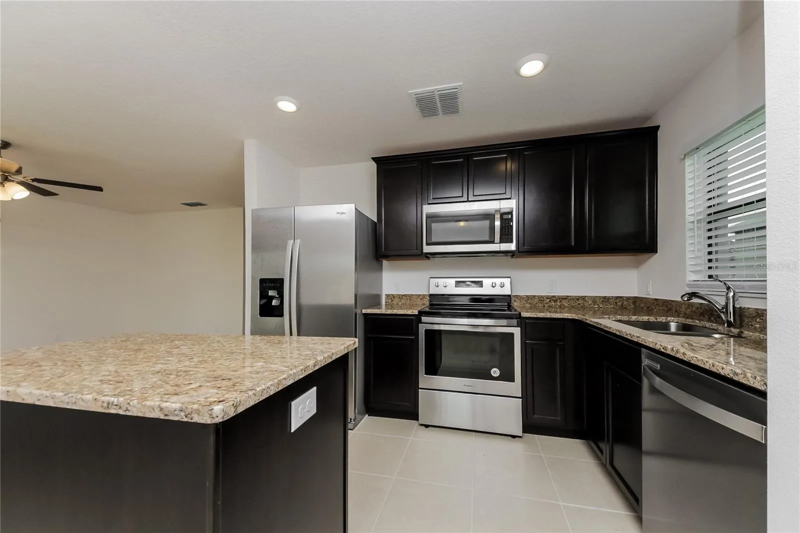 1467 SWAN LAKE CIR