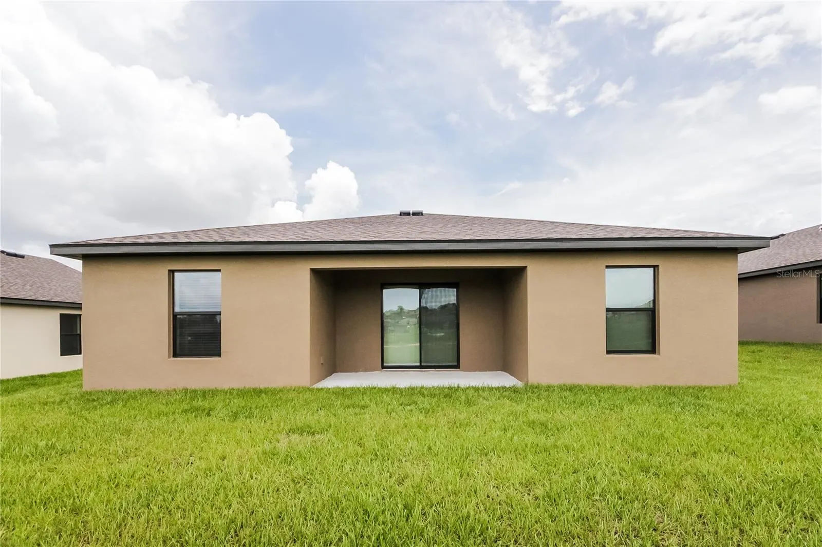 1467 SWAN LAKE CIR