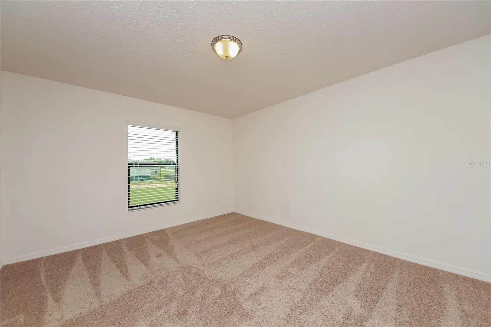 1467 SWAN LAKE CIR