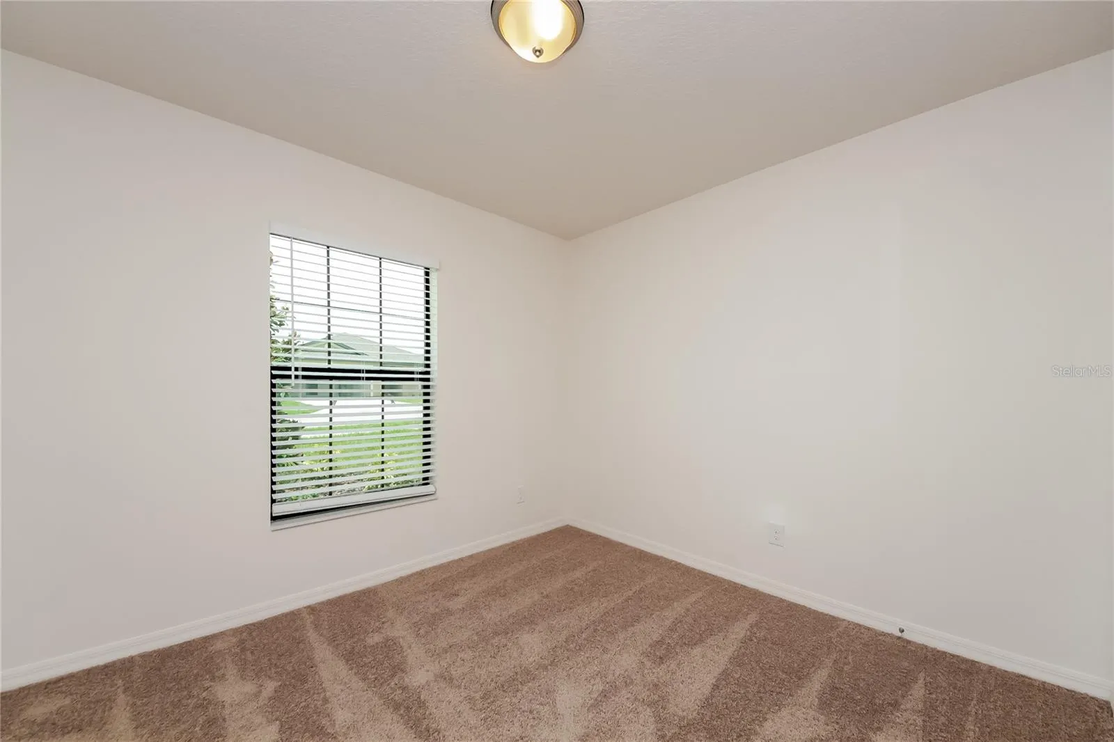 1467 SWAN LAKE CIR