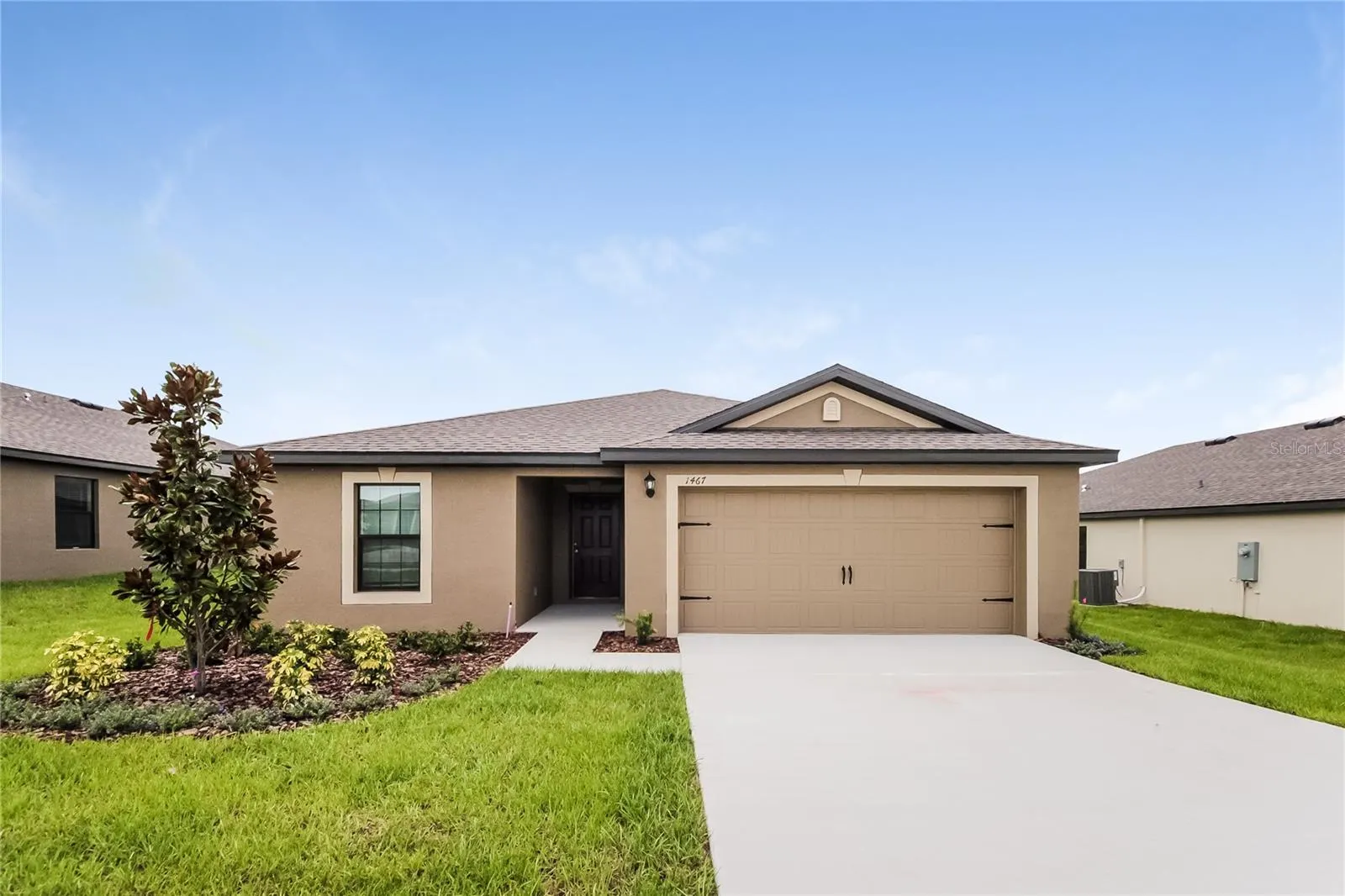 1467 SWAN LAKE CIR