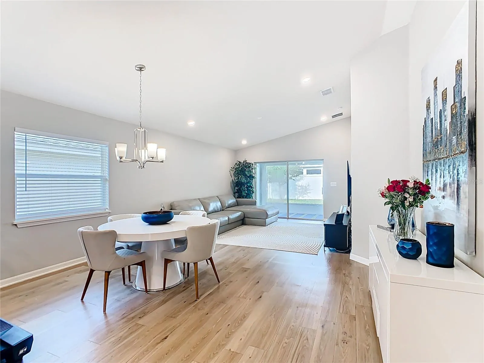 1060 CASCADE DR