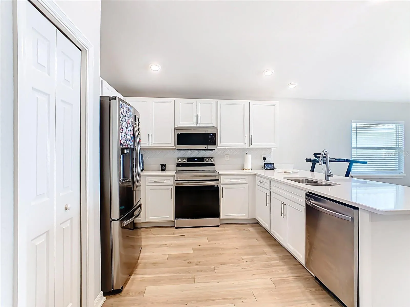 1060 CASCADE DR
