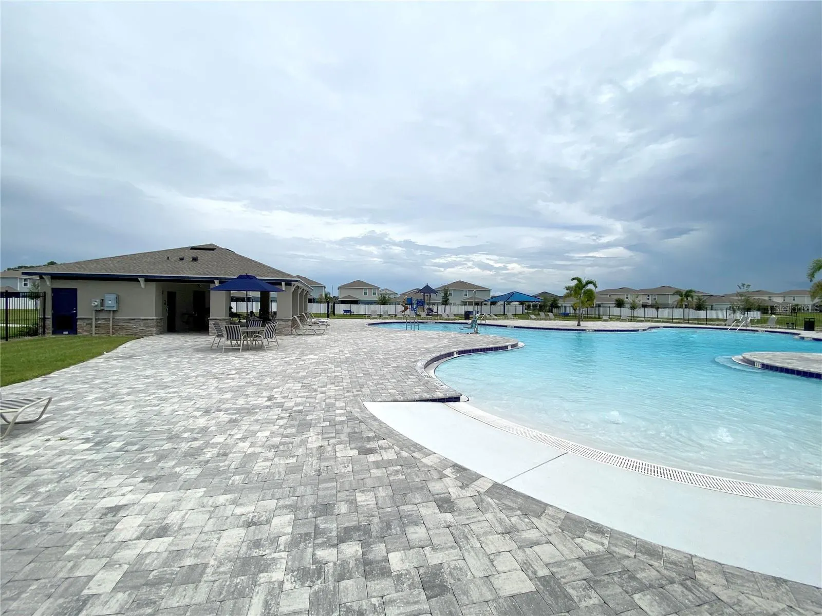 1060 CASCADE DR