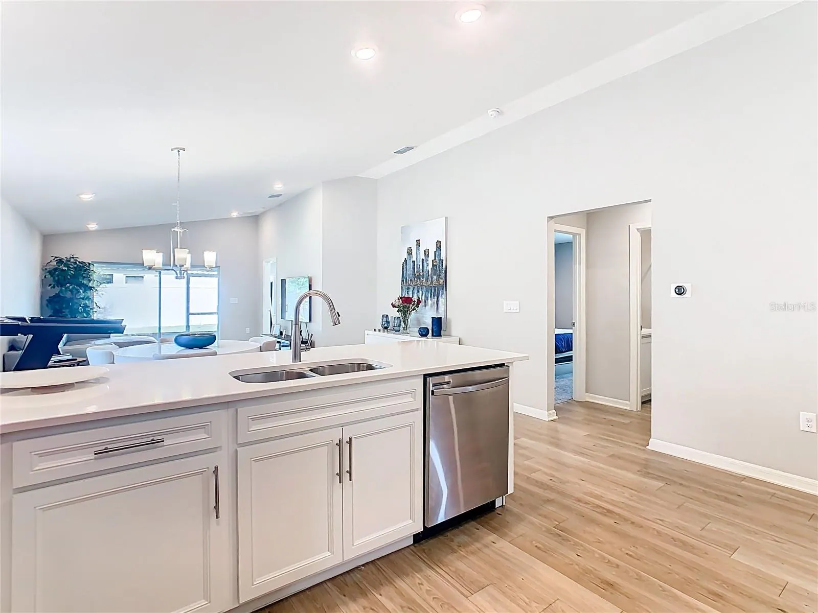 1060 CASCADE DR