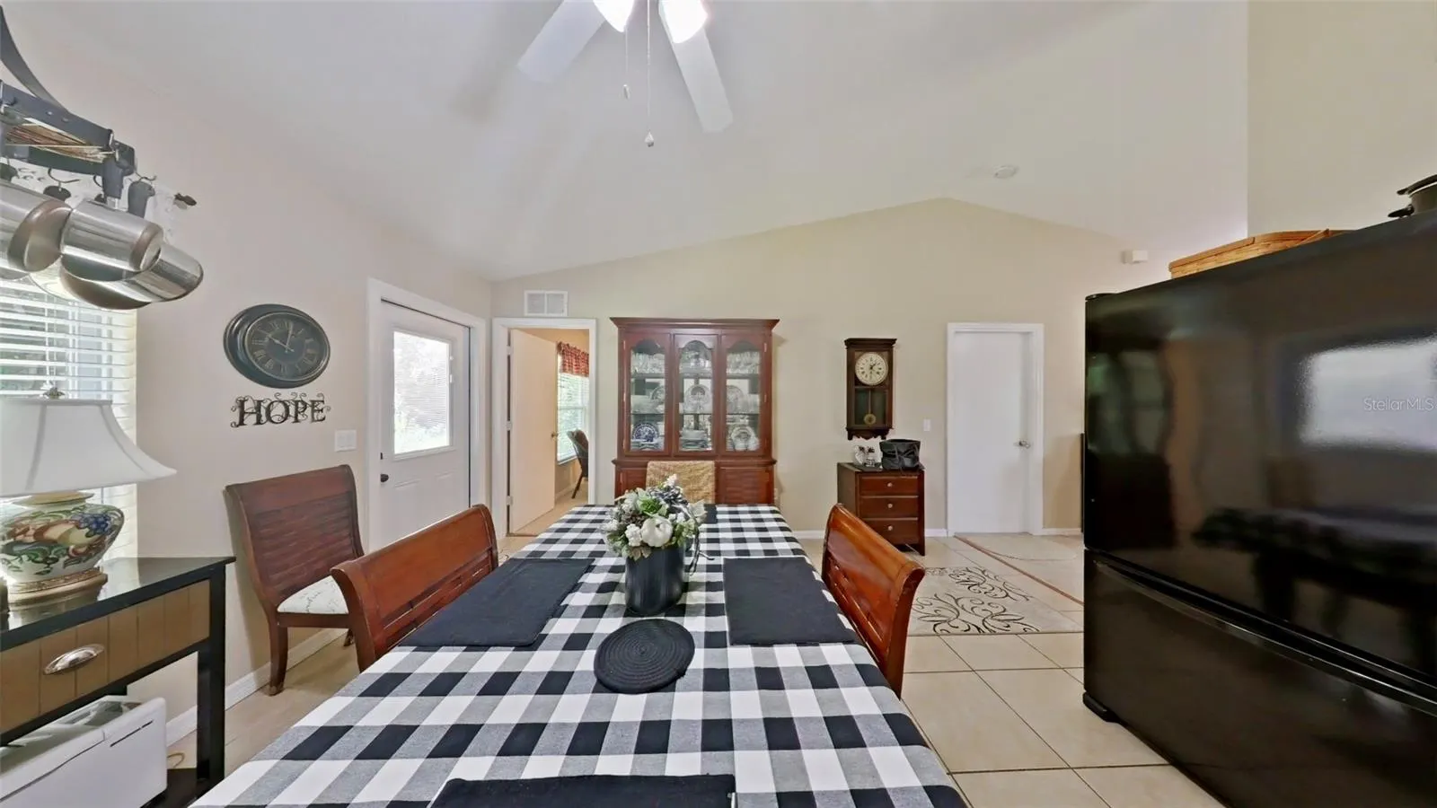 4608 BUTTERFLY LN