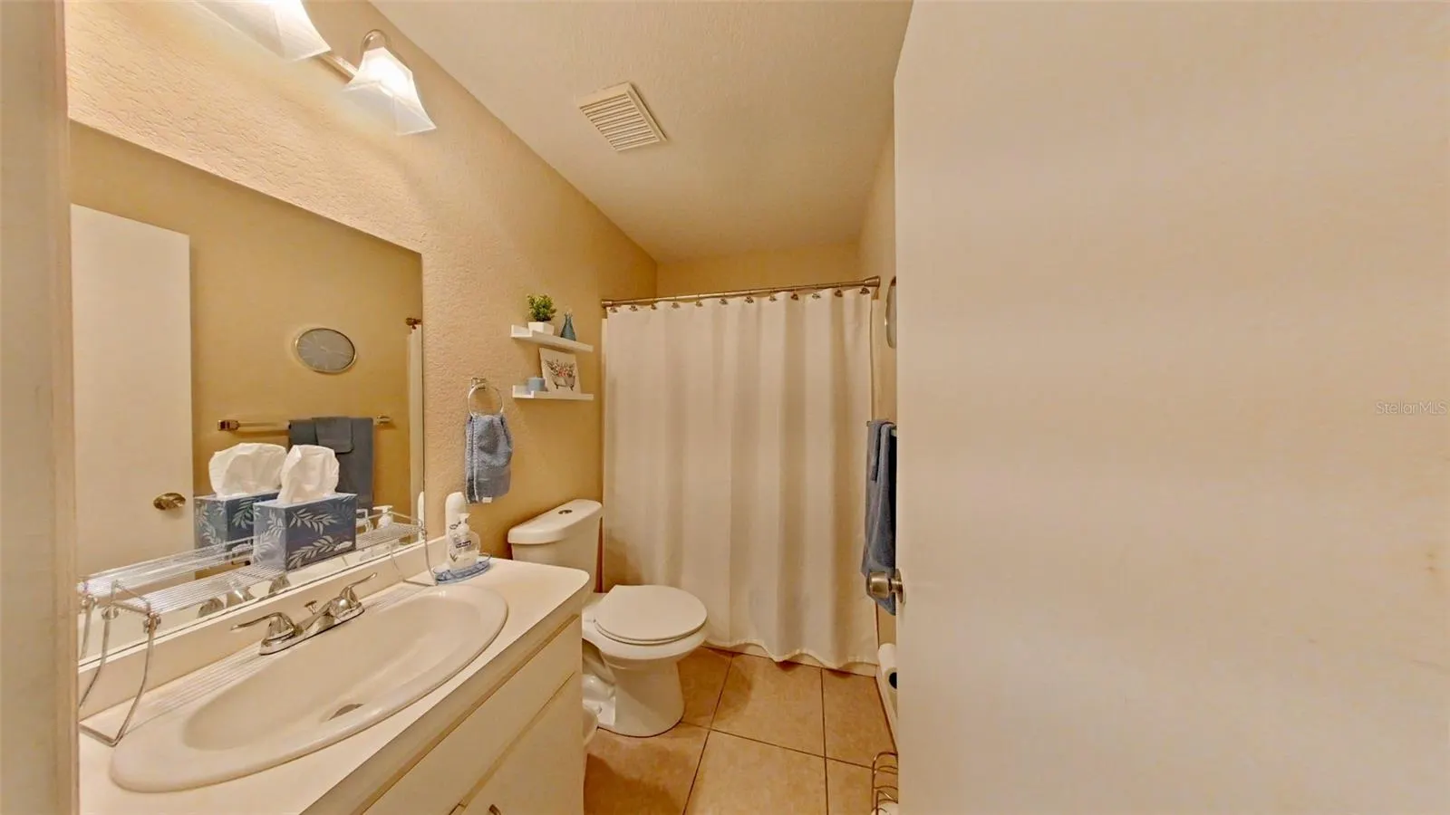 4608 BUTTERFLY LN