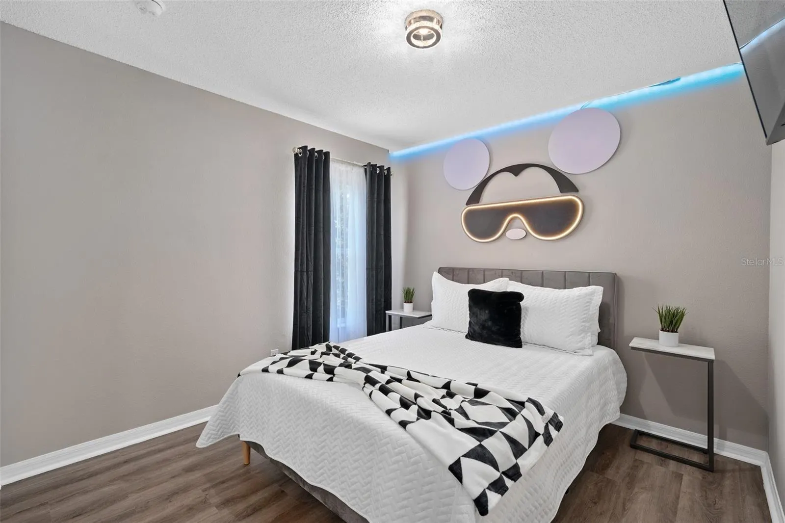 8488 OASIS KEY CV
