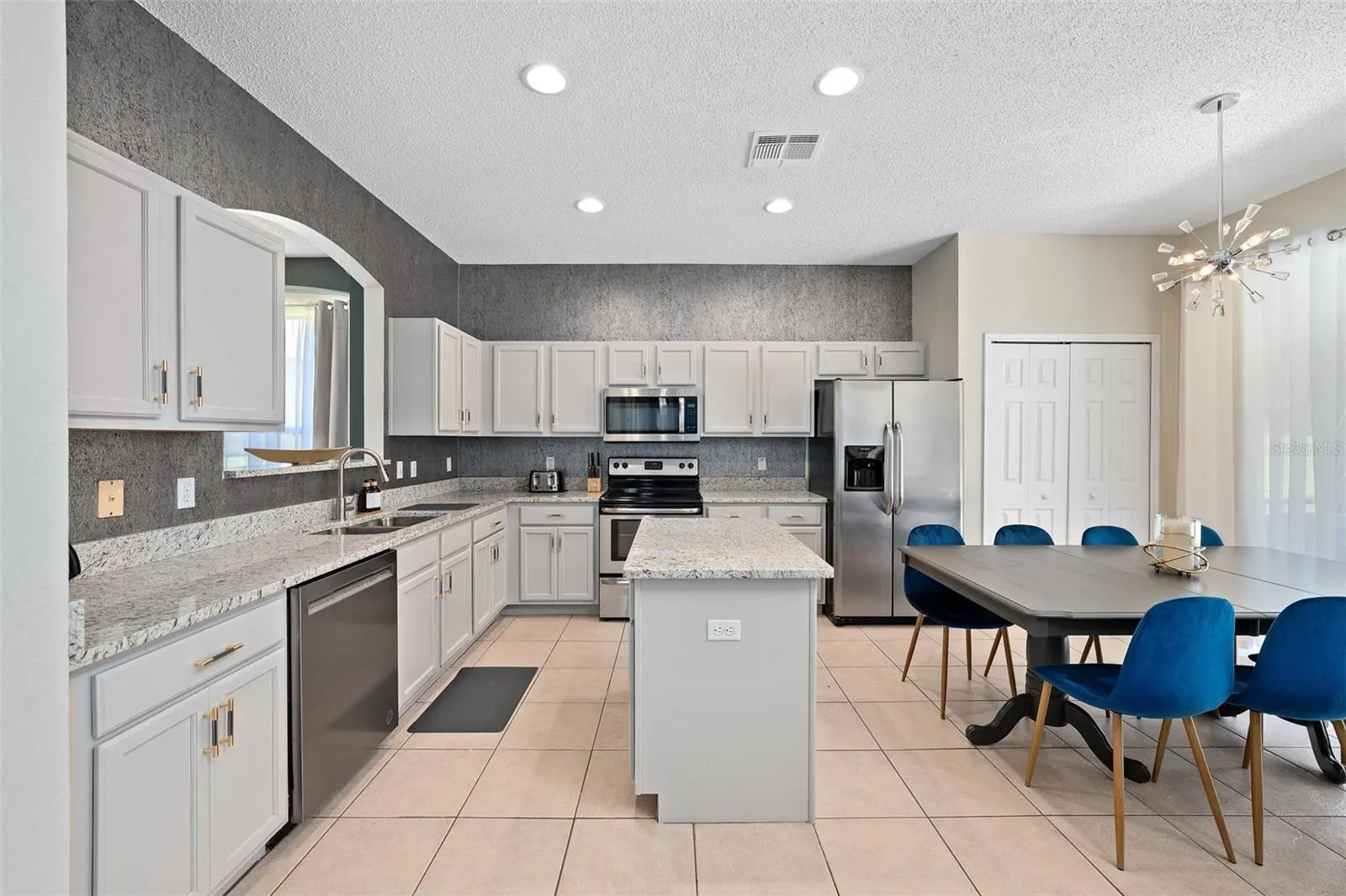 8488 OASIS KEY CV