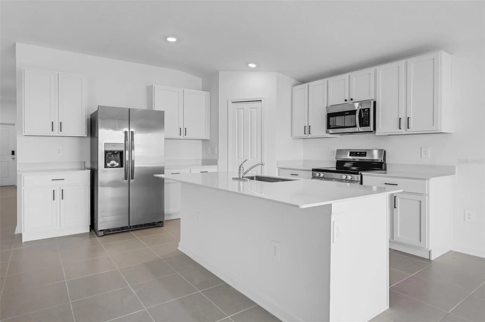 2376 MCKINLEY DR