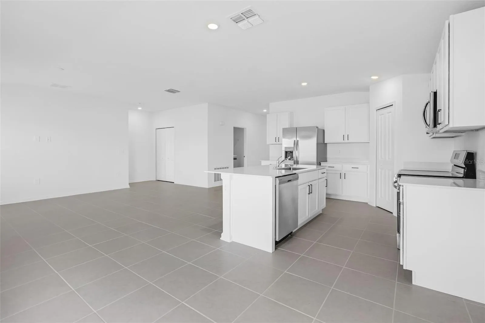 2376 MCKINLEY DR